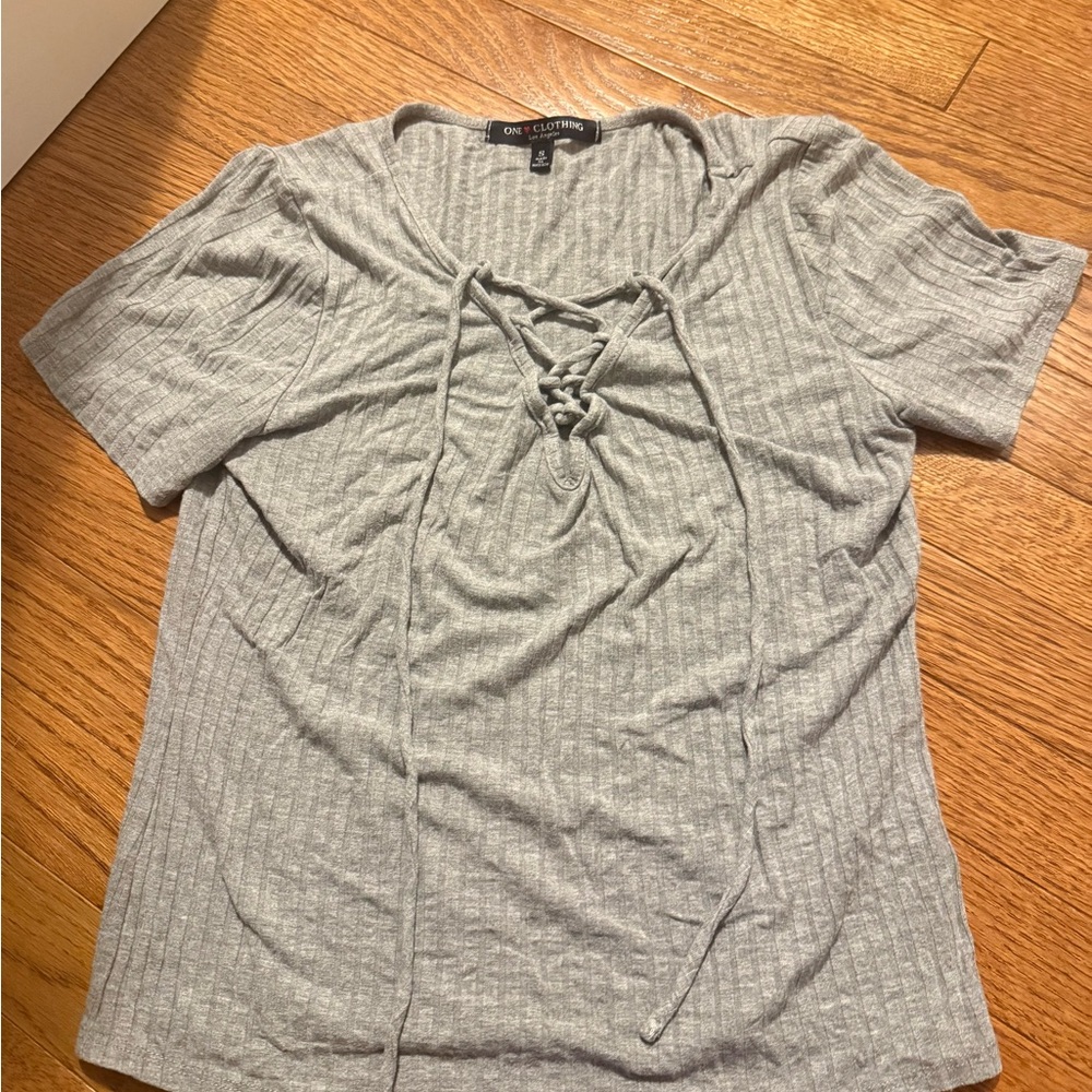 [SOLD]One Clothing Los Angeles Gray Ribbed Lace-Up Short Sleeve Top – Size S